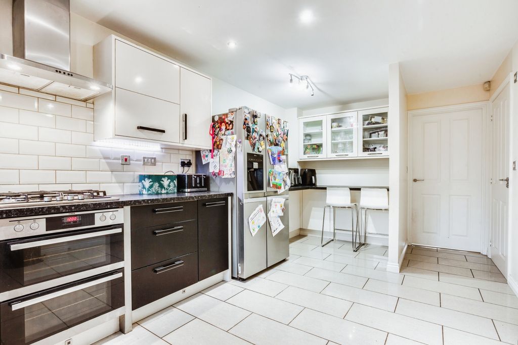 Property photo 3 of 15 Kitchen
