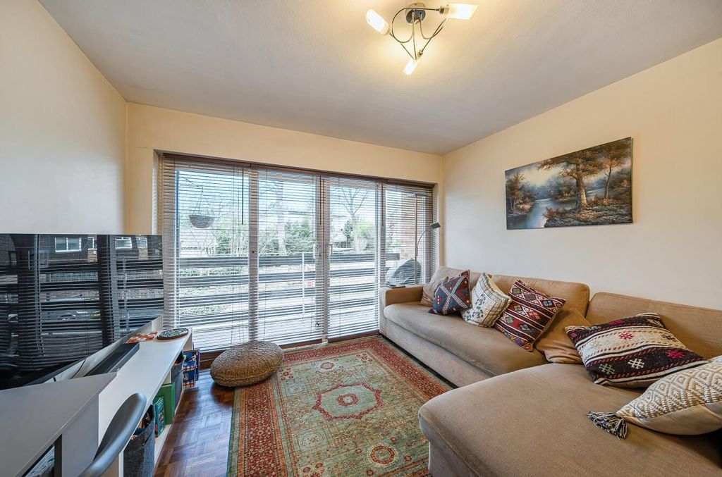 Property photo 2 of 16 Davidson Frost-Wellings, Dfw, Mentmore Court, Stan