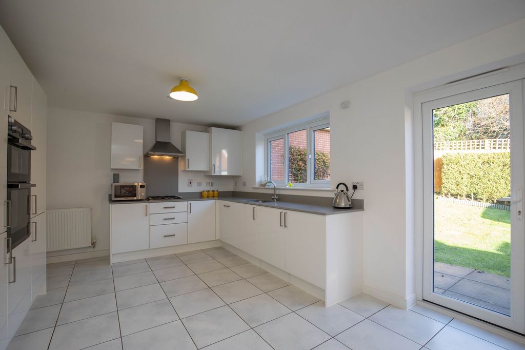 Property photo 3 of 29