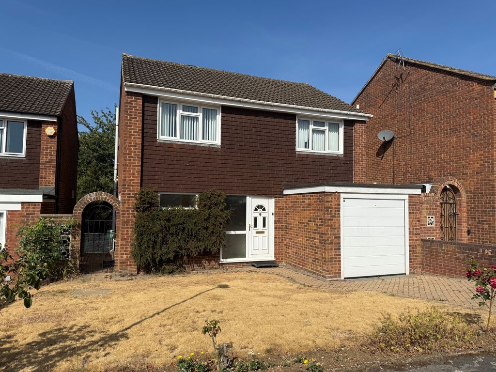 Property photo 1 of 11 82 Burleigh Front