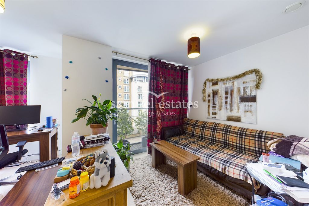 Property photo 3 of 10 Living Room