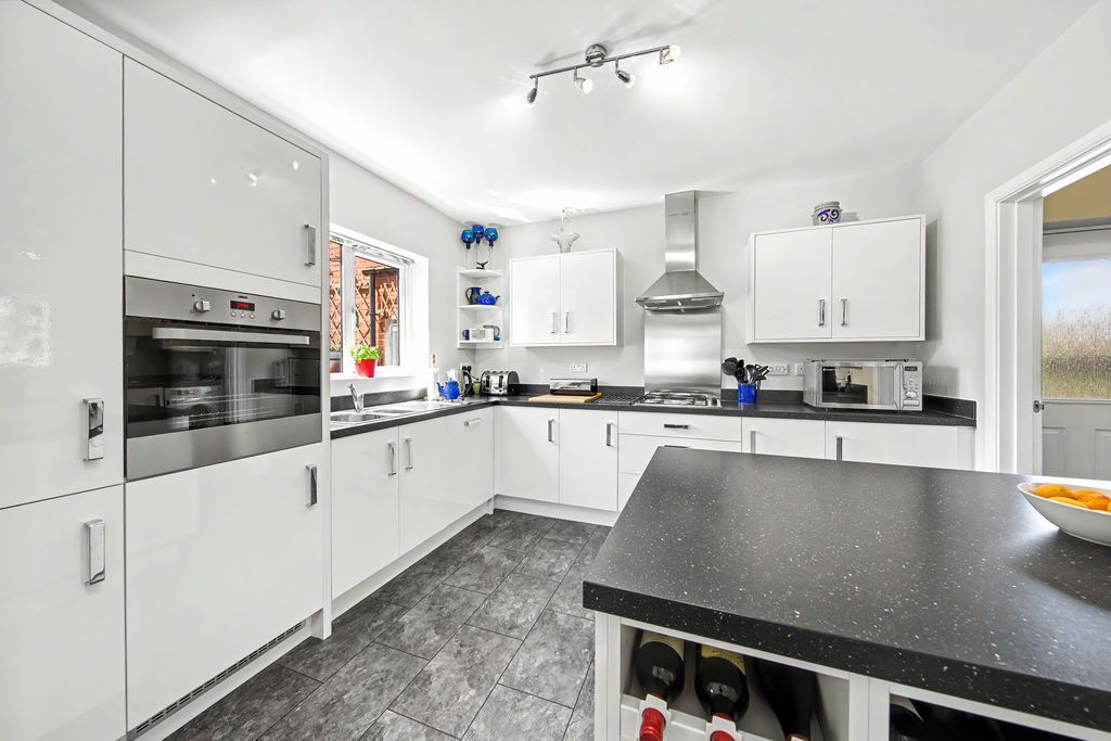 Property photo 3 of 36 Kitchen