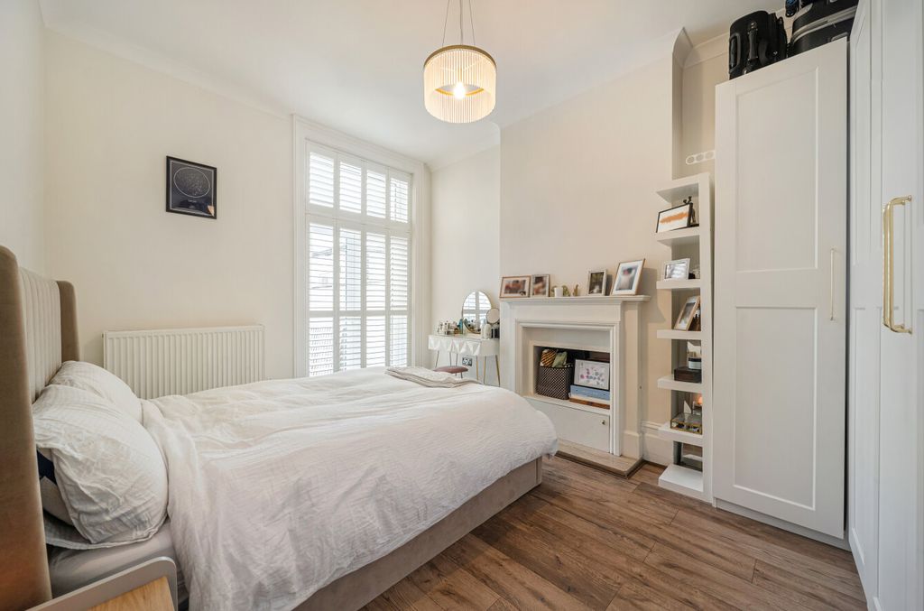 Property photo 3 of 14 1415755-11-699322...