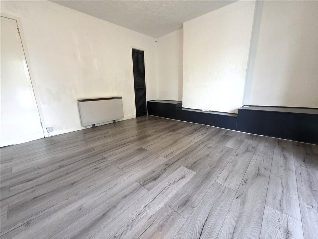 Property photo 3 of 10 Lounge
