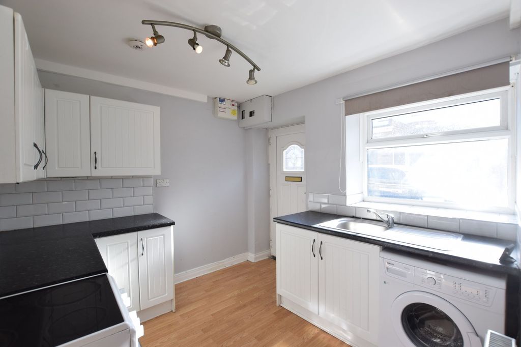 Property photo 1 of 9 Kitchen