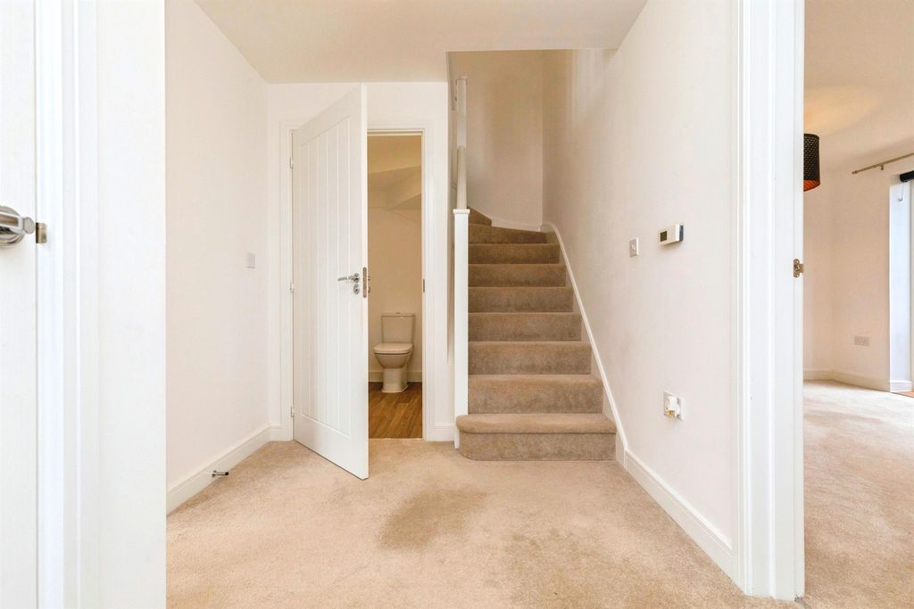 Property photo 3 of 21