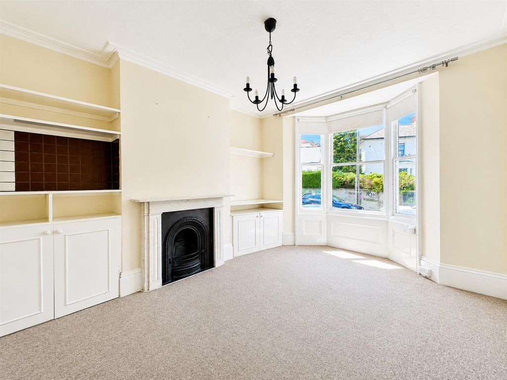 Property photo 2 of 15 York 33.Png