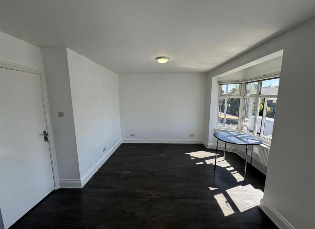 Property photo 3 of 7 Living Room