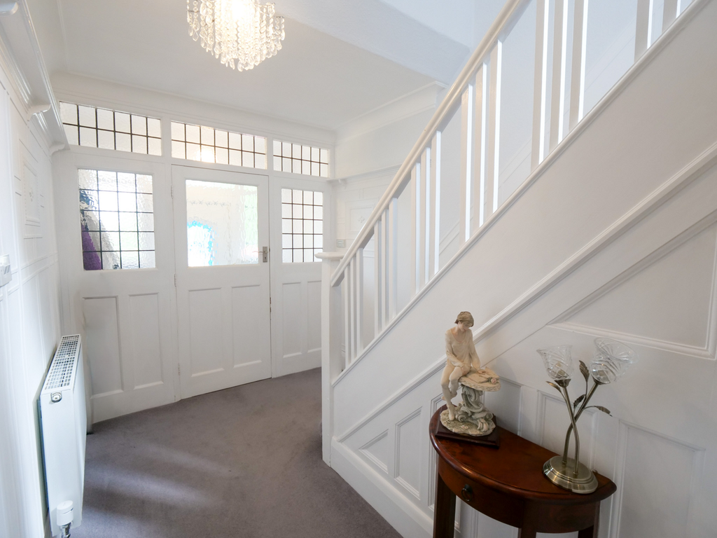 Property photo 3 of 14 Hallway
