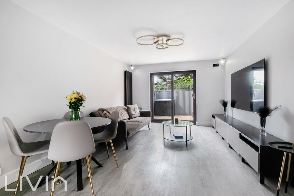 Property photo 1 of 12 Meopham Road  92A -29