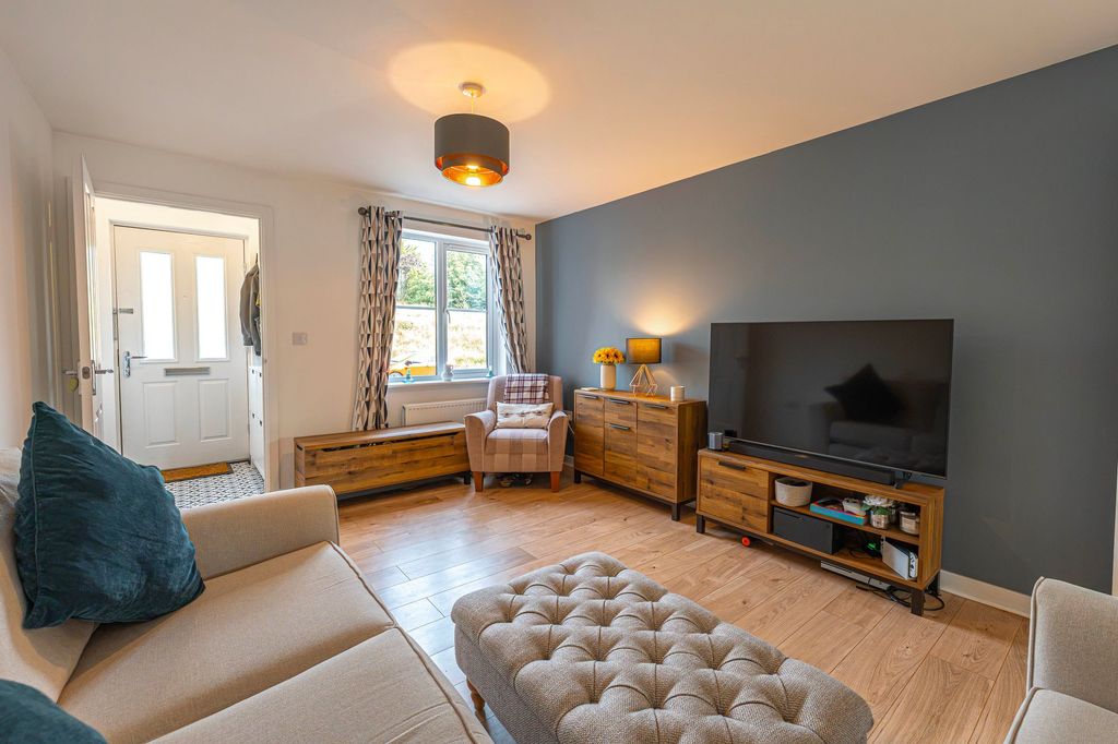 Property photo 3 of 42