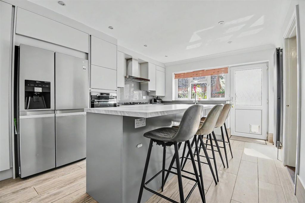 Property photo 2 of 41 Breakfast Kitchen
