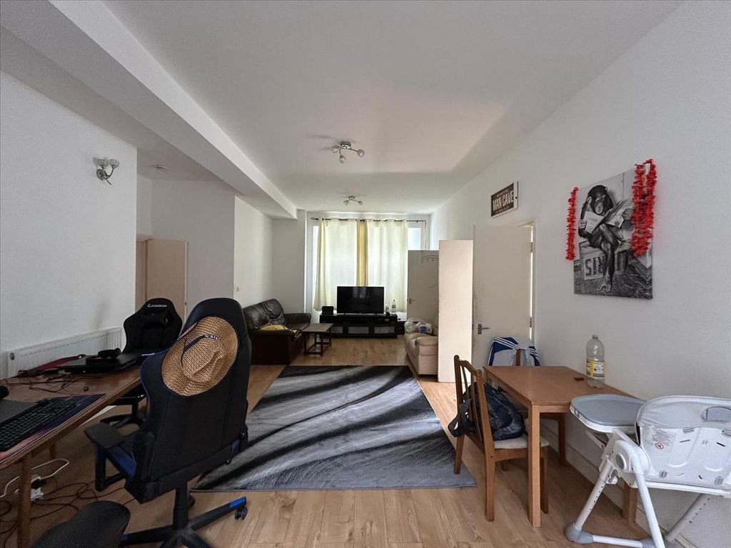Property photo 2 of 8
