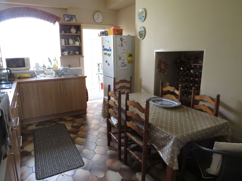 Property photo 3 of 28