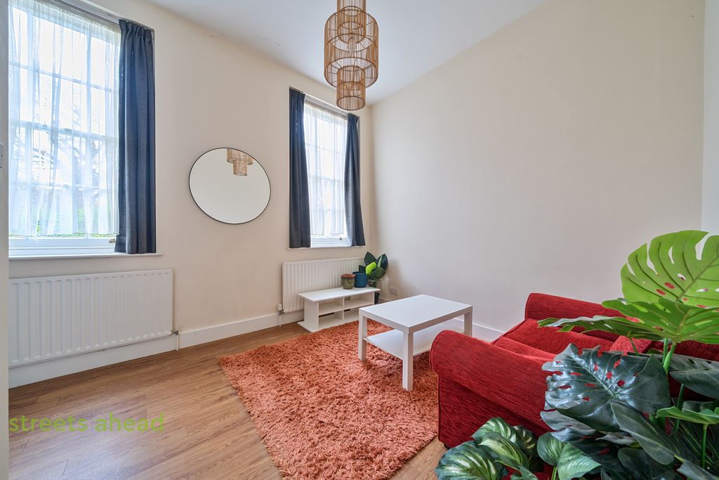 Property photo 2 of 11 636Ec613-3d90-432...