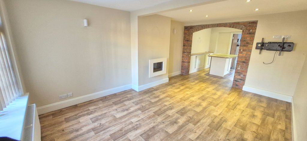 Property photo 2 of 26