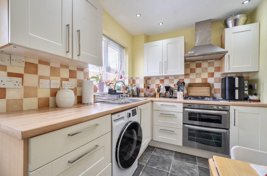 Property photo 3 of 12 1464195-13-6A073F...