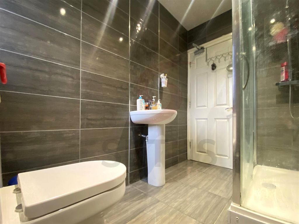 Property photo 3 of 5 Bathroom