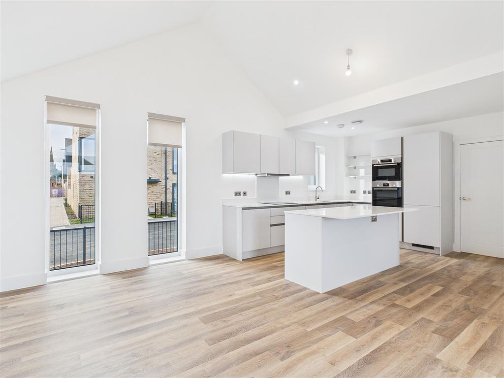 Property photo 3 of 10 20 Hippisley Road - 06.Jpg