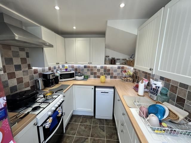 Property photo 3 of 17 Kitchen