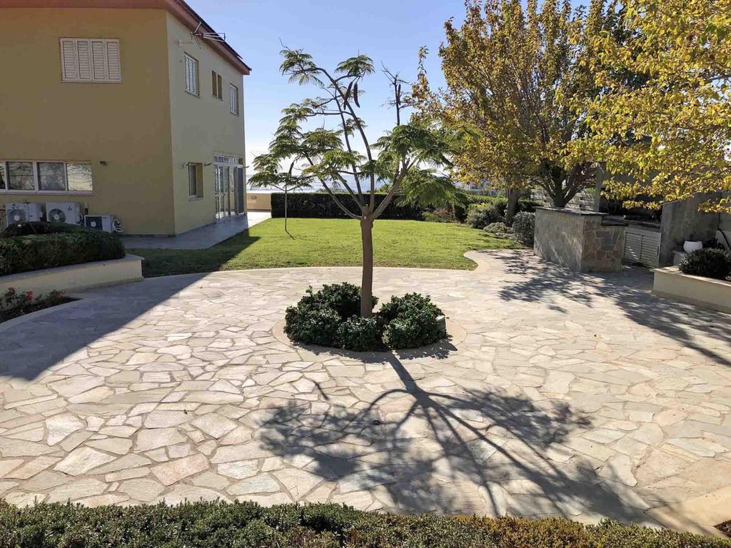 Property photo 1 of 4