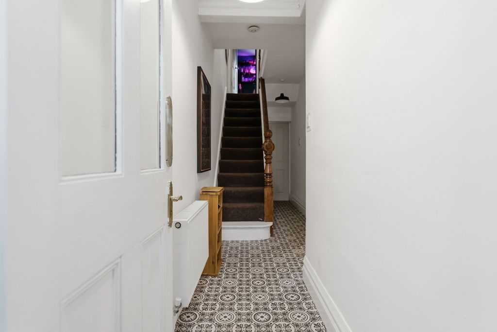 Property photo 2 of 40