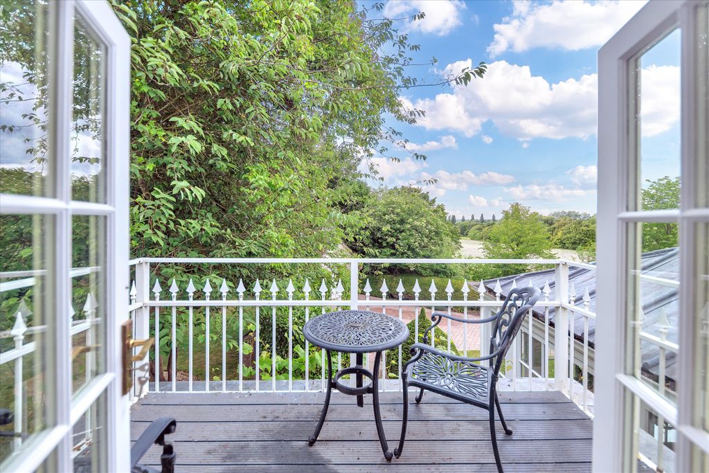 Property photo 3 of 18 Image