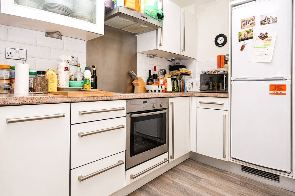 Property photo 2 of 8 Kitchen