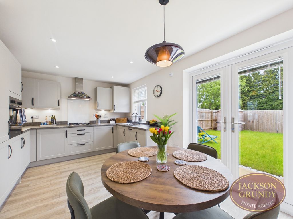Property photo 2 of 22 Ouiston Way
