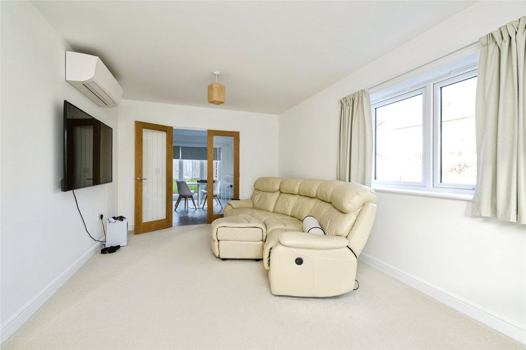 Property photo 3 of 36 Picture No. 08