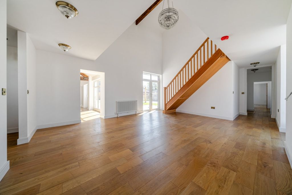 Property photo 2 of 22 Entrance Reception