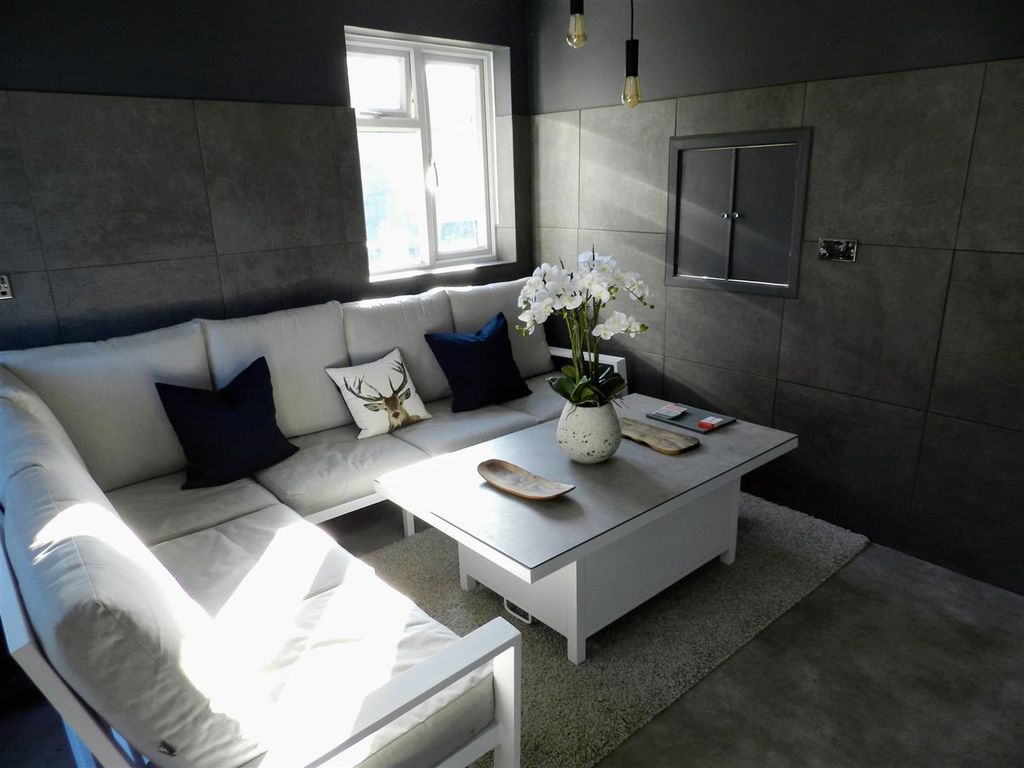 Property photo 3 of 19 Brunch Room.Jpg