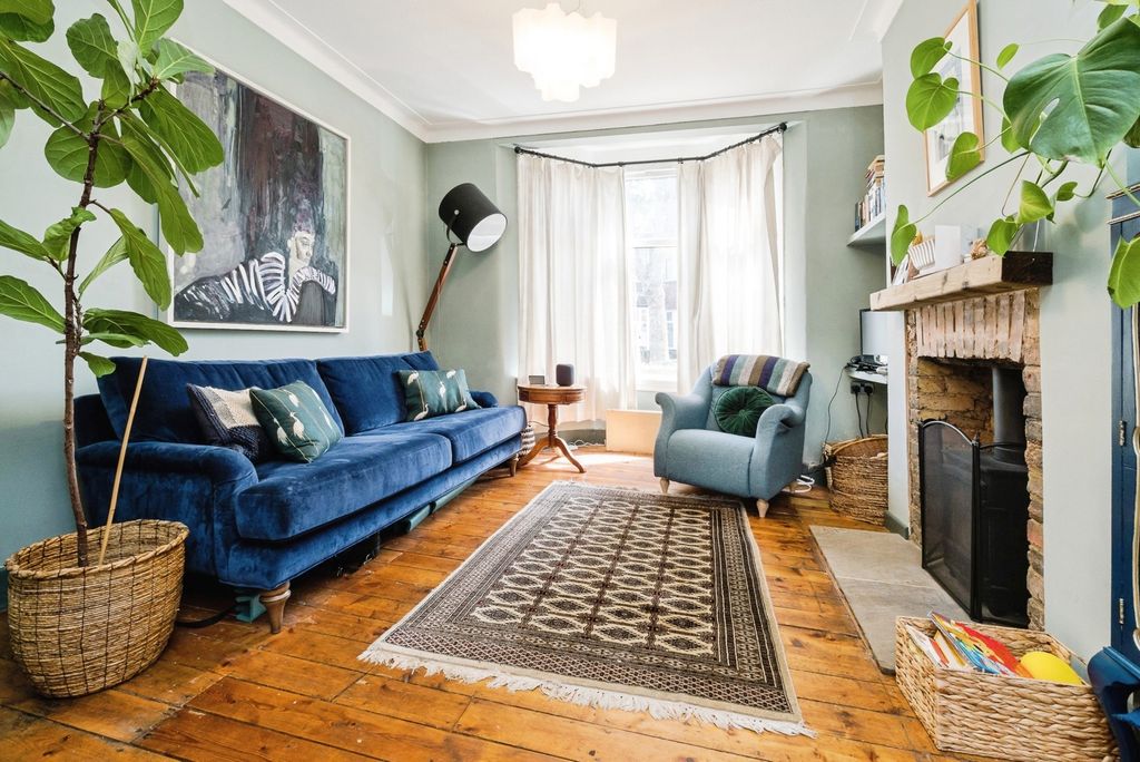 Property photo 3 of 16 Pbox-Img.Jpg
