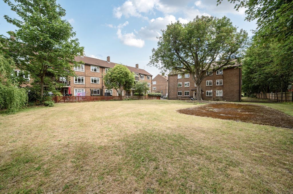 Property photo 1 of 12 1328546-18-687E45...