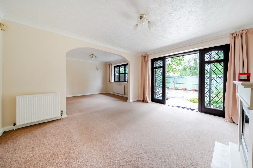 Property photo 2 of 19 1340440-8-689Eff5...