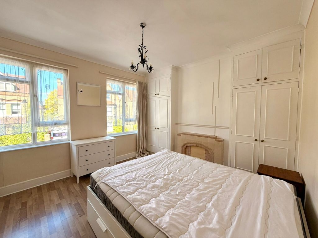 Property photo 3 of 7 Bedroom 1