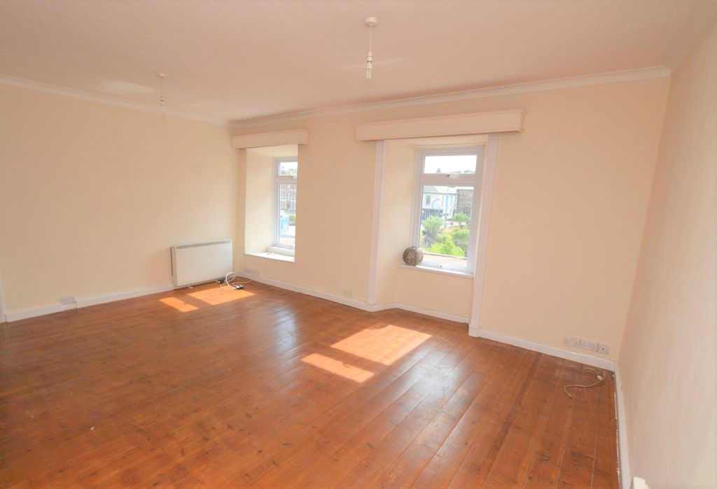 Property photo 2 of 6 Picture No. 15