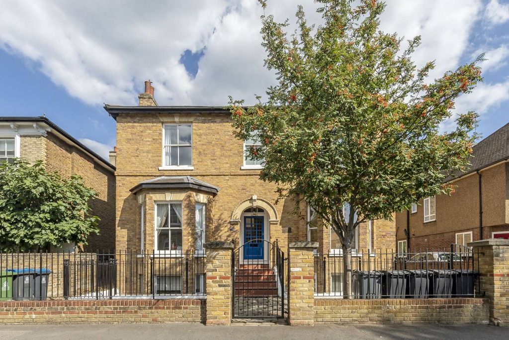 Property photo 1 of 9