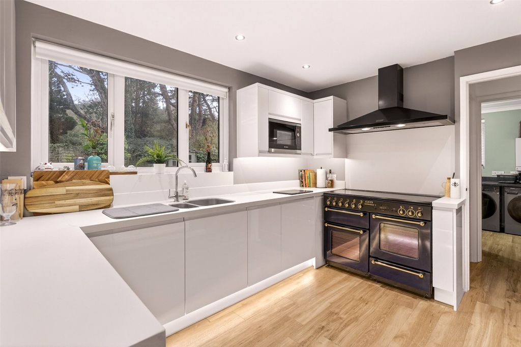 Property photo 3 of 23 Picture No. 28