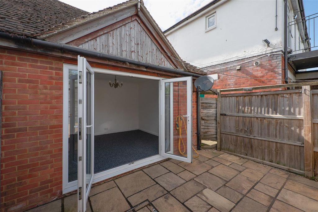 Property photo 3 of 11 Herne Bay Road, Tankerton, Whitstable