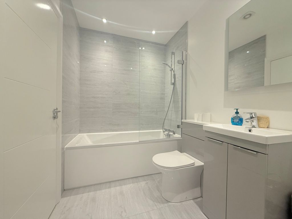 Property photo 3 of 5 Bathroom