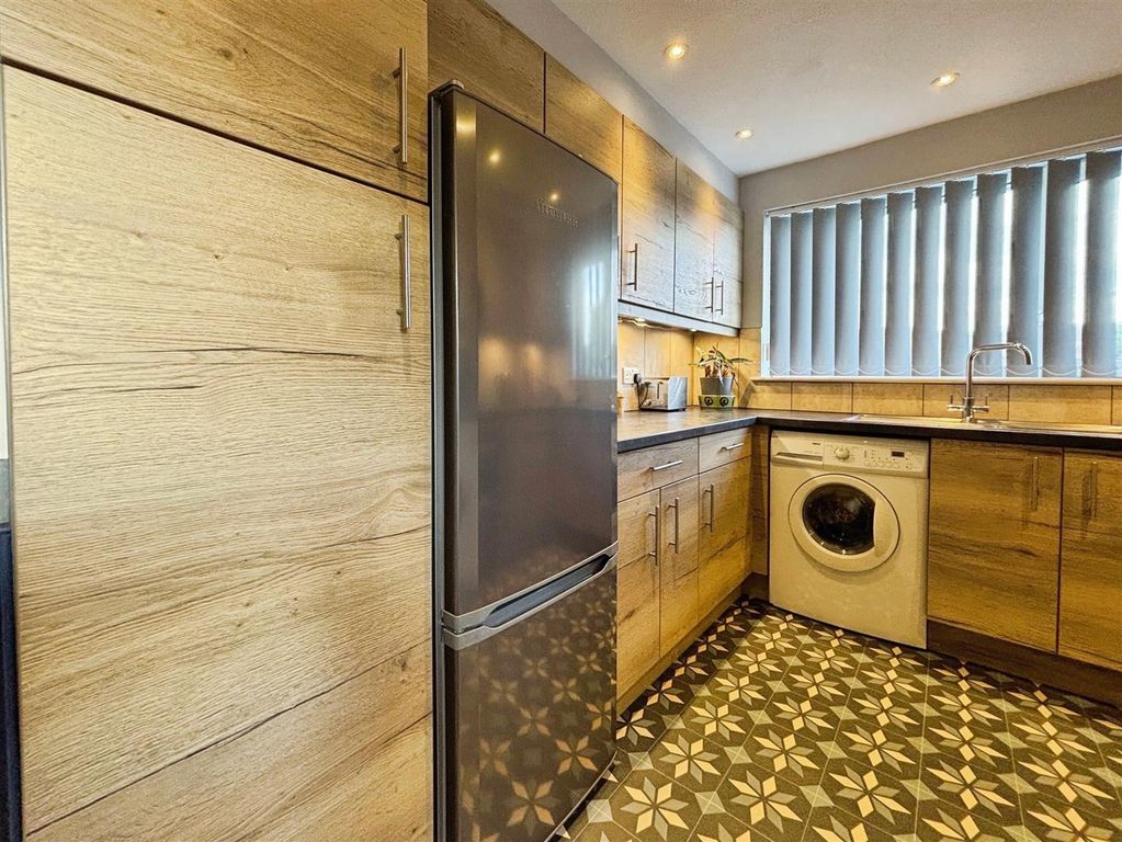 Property photo 3 of 21 Kitchen