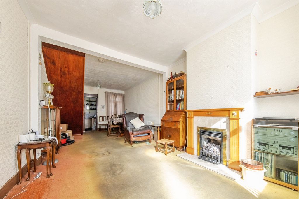 Property photo 2 of 12