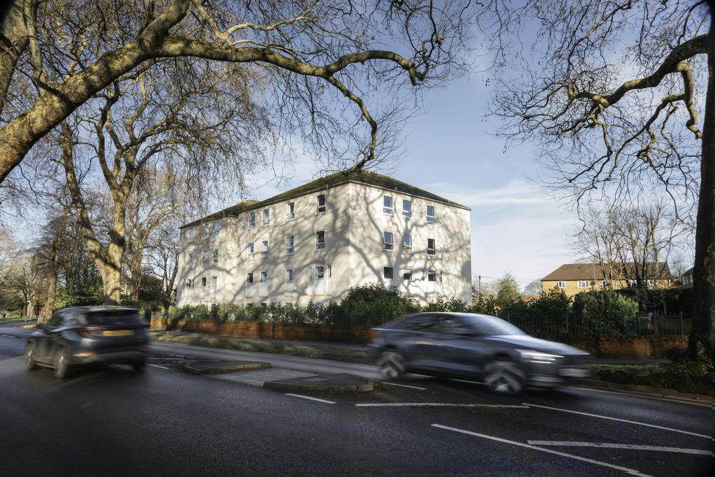 Property photo 2 of 16 Groundcamera_36.Jpg