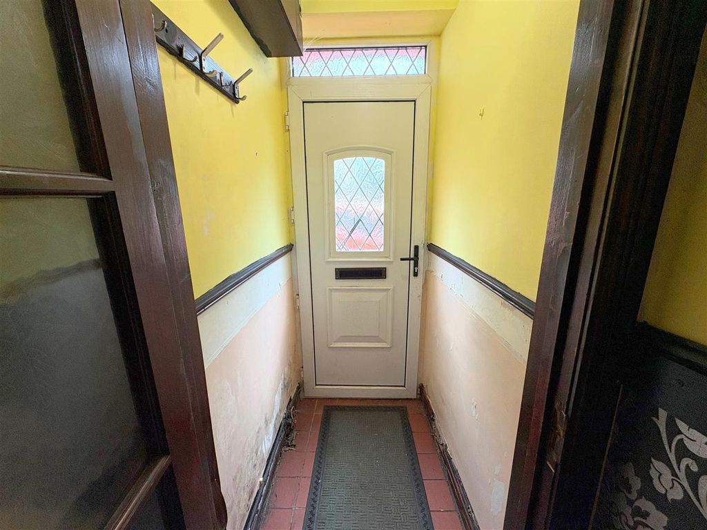 Property photo 2 of 20 Entrance Porch