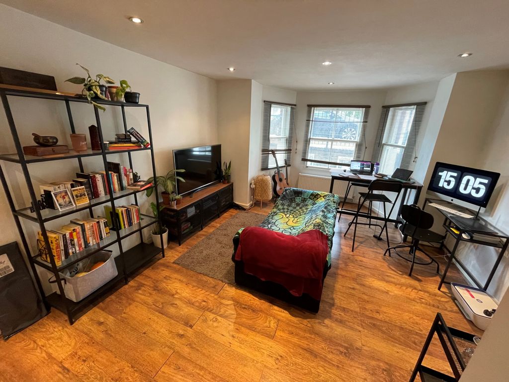 Property photo 3 of 7