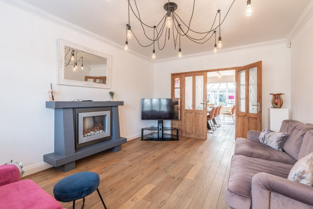 Property photo 3 of 36 4926995