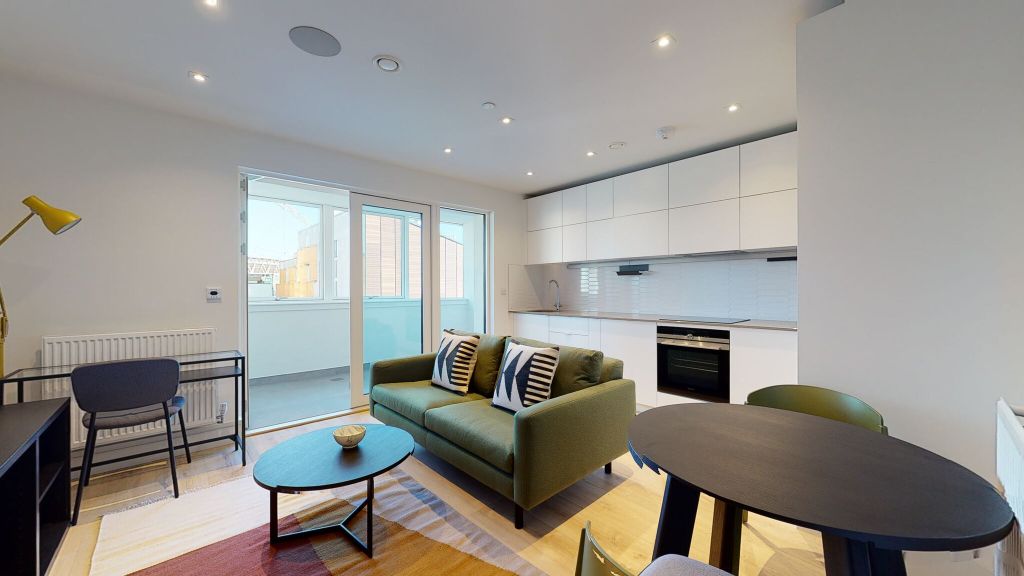 Property photo 1 of 21 Living Room