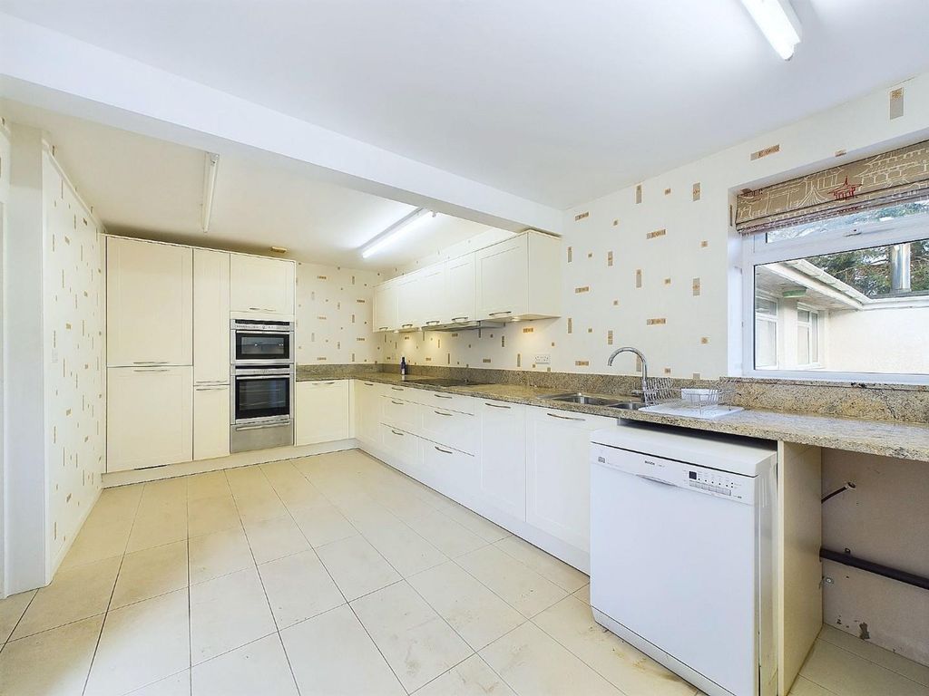 Property photo 3 of 33 Cam03810G0-Pr0173-Still027.Jpg