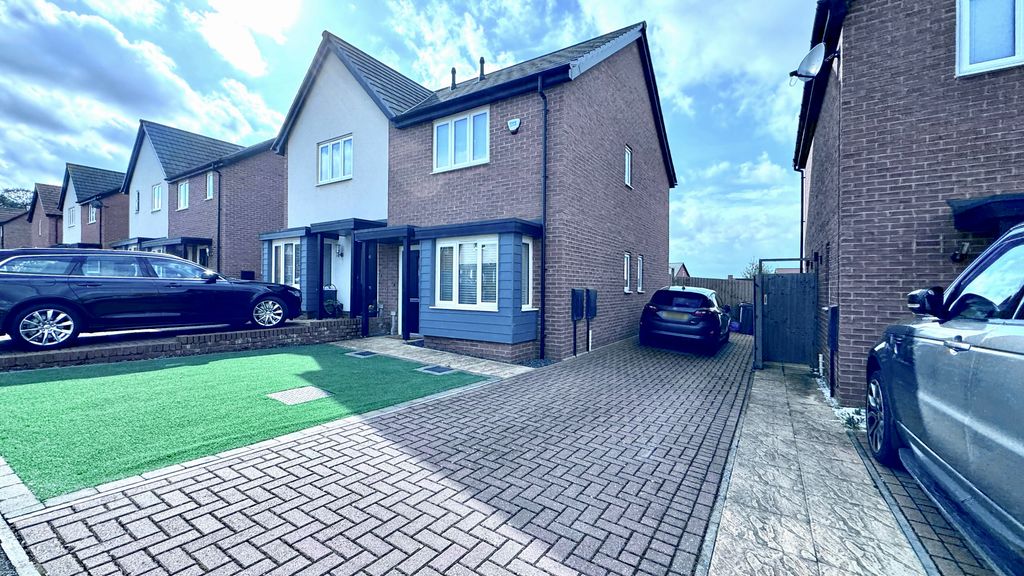 Property photo 1 of 19 Facetune_02-10-2025-10-17-22